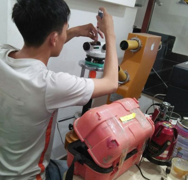 Những công việc cần làm trước khi dùng máy thủy bình